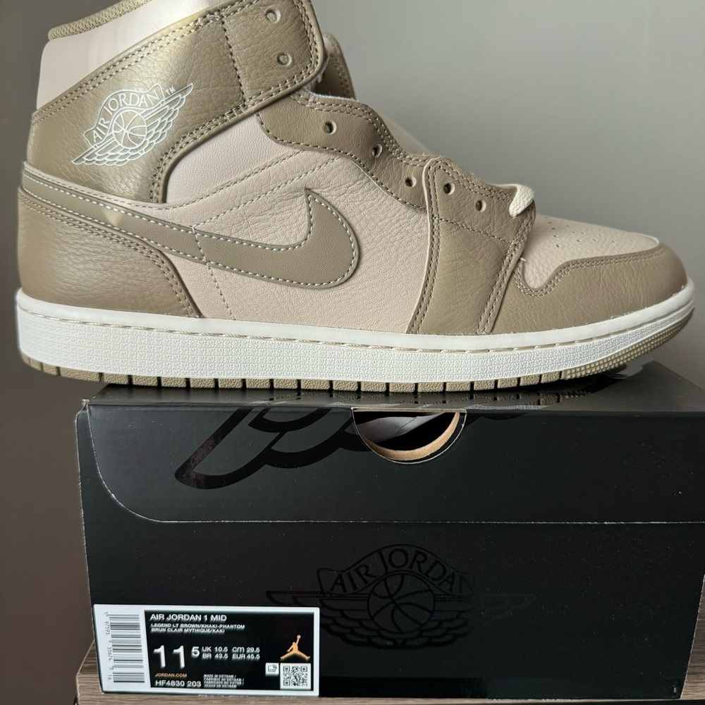 Air Jordan 1 Mid Men’s 11.5 NEW Sneaker Sneakers Shoes - Picture 2 of 10